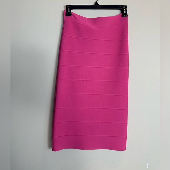 BCBG MAXAZRIA vibrant pink bodycon skirt in medium - Picture 2 of 4